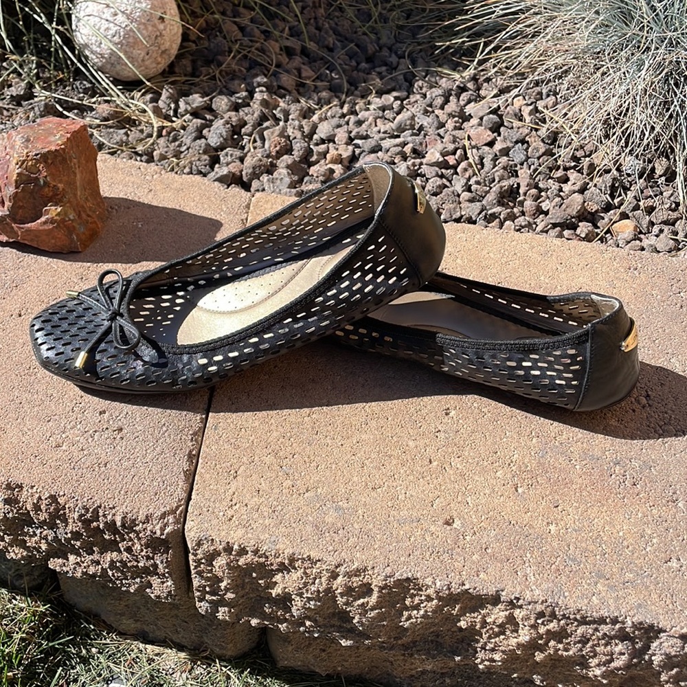 Me Too slip ons size 9 - Picture 7 of 7